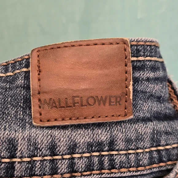 Wallflower Women's Straight Leg Jeans in Blue Size 18 - Picture 3 of 5